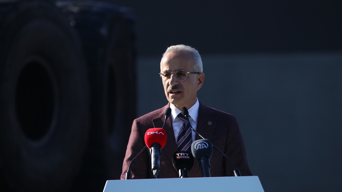 Bakan Uralolu'nda Yalova-Armutlu karayolu aklamas