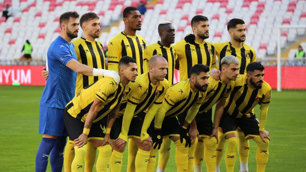 stanbulspor sezonun ilk yarsnda beklentinin altnda! Sadece 2 galibiyet