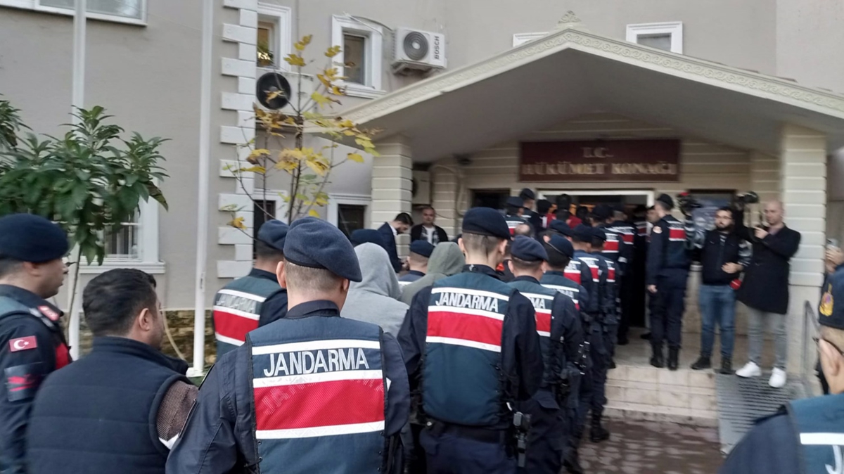 ''Kafes-24'' operasyonu kapsamnda yakalanan 43 kii adliyede