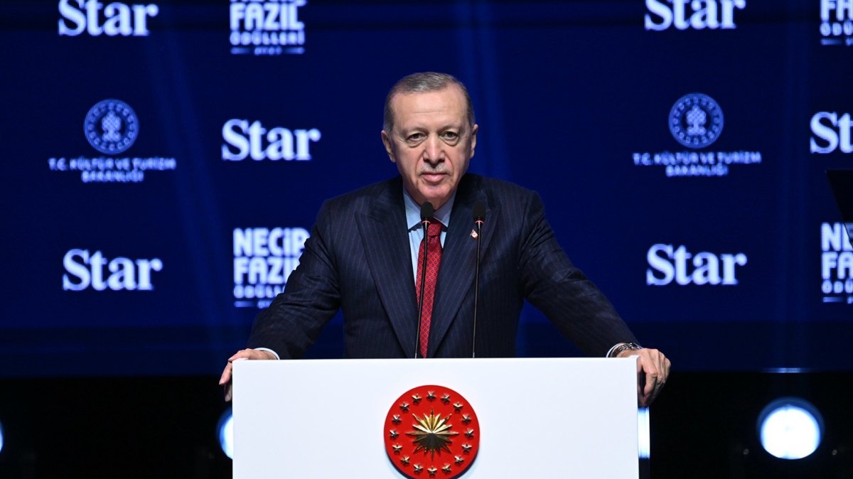 Sözleri ayakta alkışlandı! Necip Fazıl Ödülleri'ne katılan Başkan Erdoğan: Üstad'ın en büyük hayali Ayasofya'yı açma şerefine eriştik