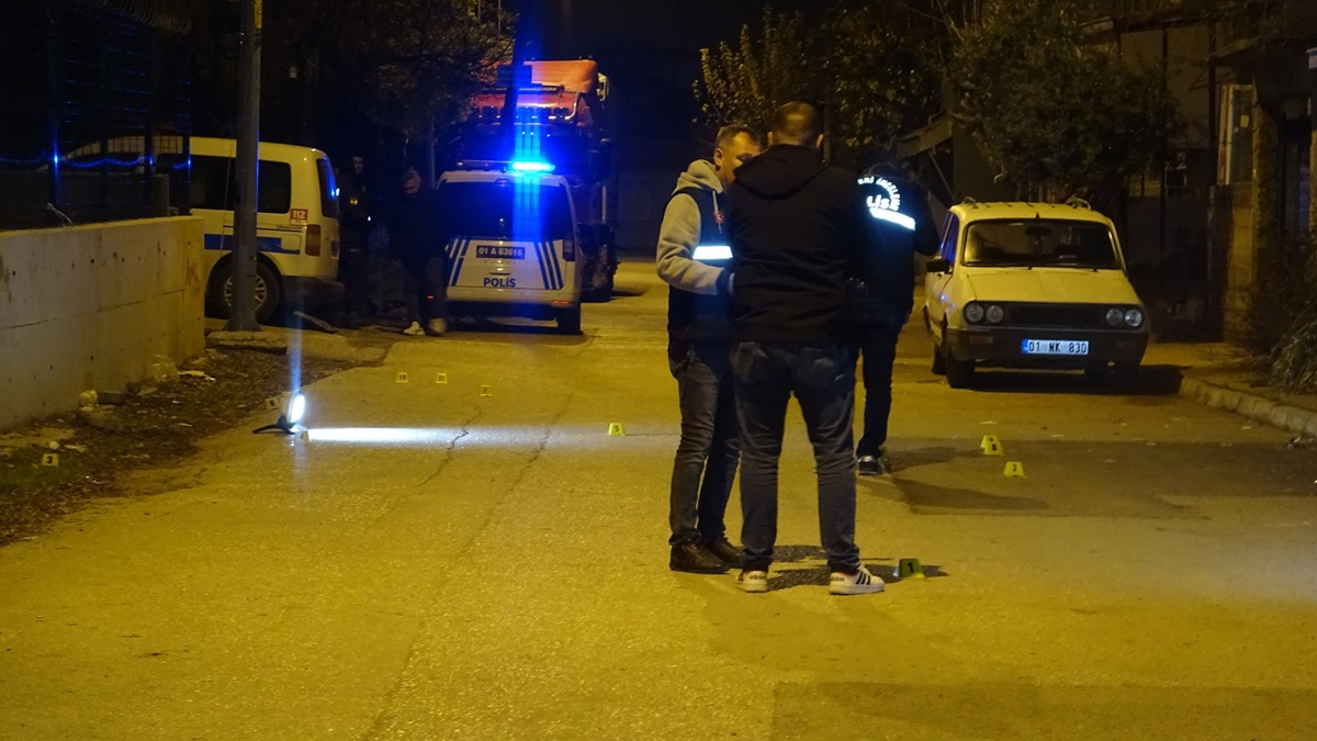 Adana'da silahl saldrya urayan baba ar yaraland, olu ld