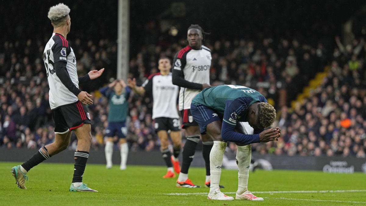 Arsenal'e bir darbe de Fulham'dan!