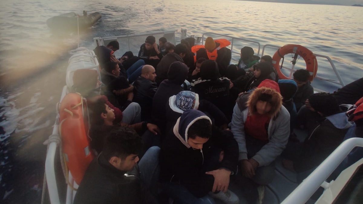 Data aklarnda Yunan unsurlarnca Trk kara sularna itilen 57 dzensiz gmen kurtarld