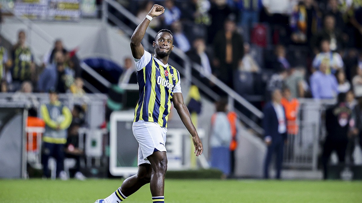 Fenerbahe'de yaprak dkm! 3 isme yol gzkt