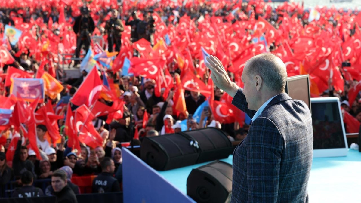 Ba�kan Erdo�an, 18'inci zafer i�in meydanlara ��k�yor! �lk miting i�in anlaml� karar