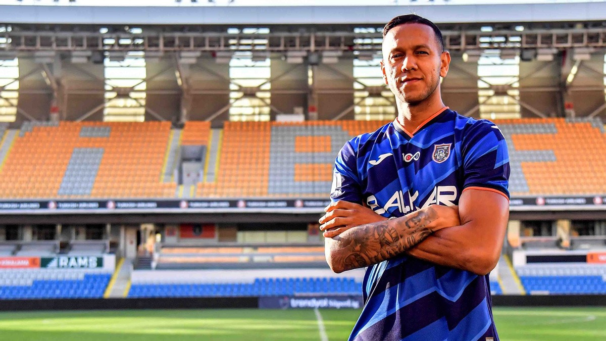 S�per Lig'e geri d�nd�! Josef de Souza resmen Ba�ak�ehir'de