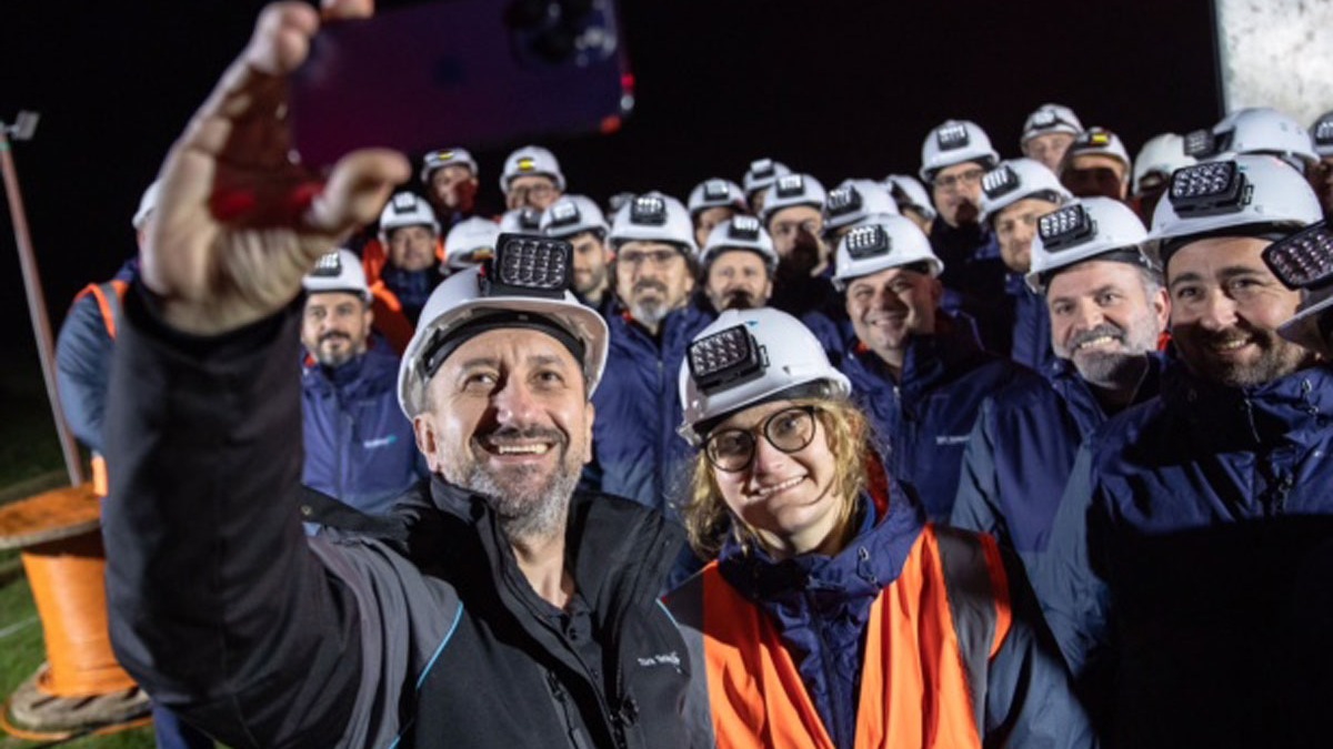 T�rk Telekom CEO'su �nal: Memleketin bir �ehrini de�il her �ehrini fiber a�larla �r�yoruz