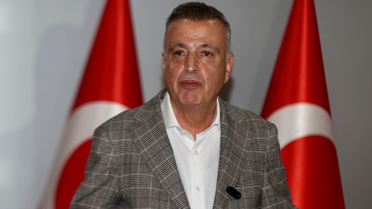 Aday g�sterilmeyen Battal �lgezdi intikam�n� ald�! �Y� Parti'nin afi�lerini il�ede yay�nlad�