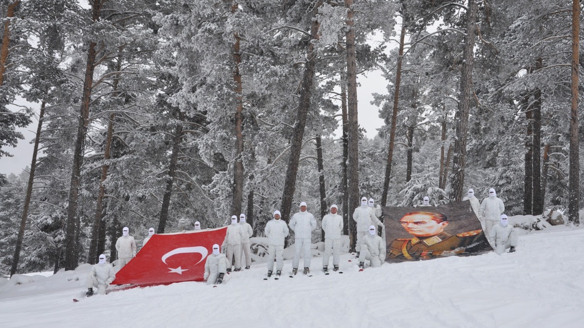 Dondurucu so�uk onlara engel olmad�! MSB e�itimdeki Mehmet�ikleri payla�t�