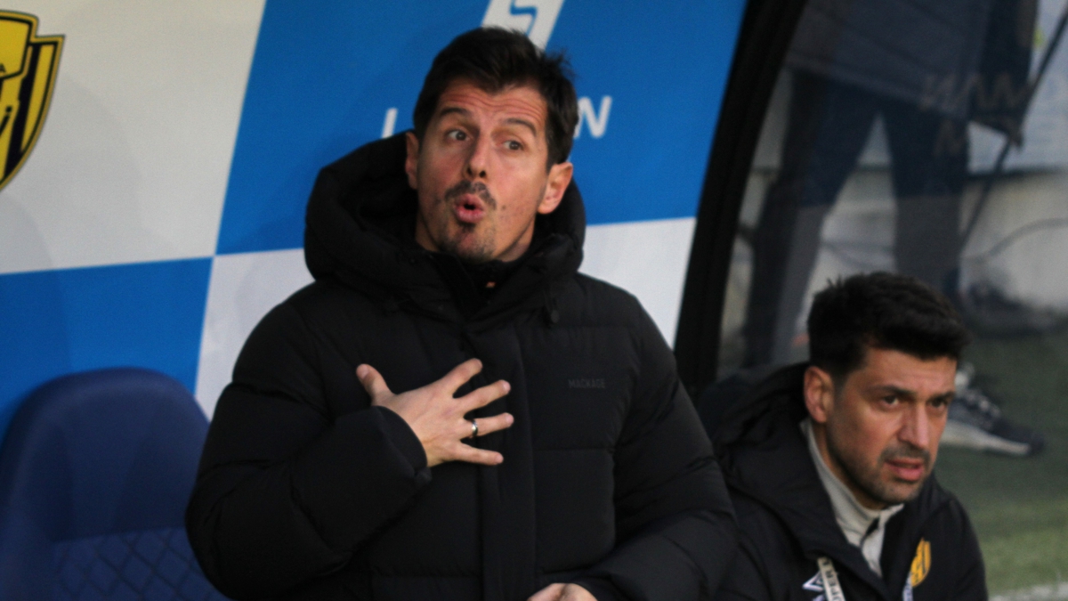 Emre Bel�zo�lu'ndan �ok sert zemin ele�tirisi!