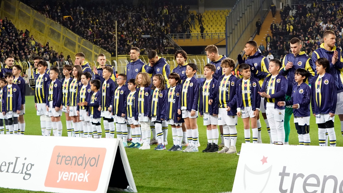 Fenerbah�e, Antalyaspor kar��s�na 2 eksik ile ��kacak