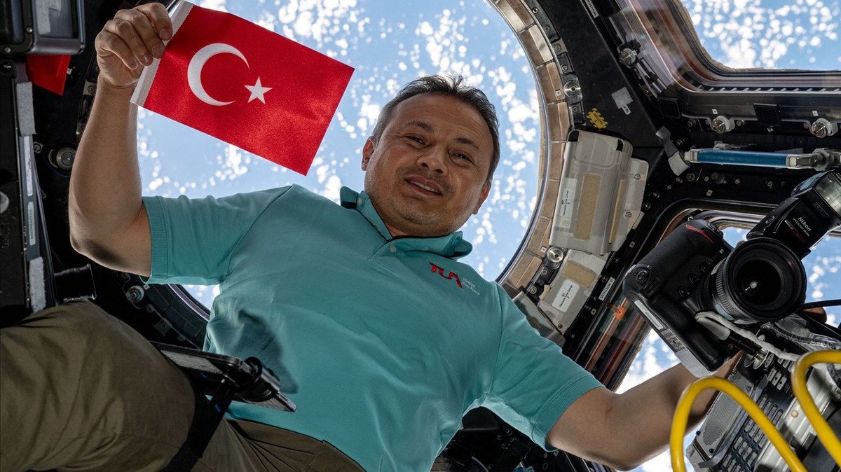T�rk astronot Alper Gezeravc�'dan 'd�nyada en �ok neyi �zlediniz?'' sorusuna cevap