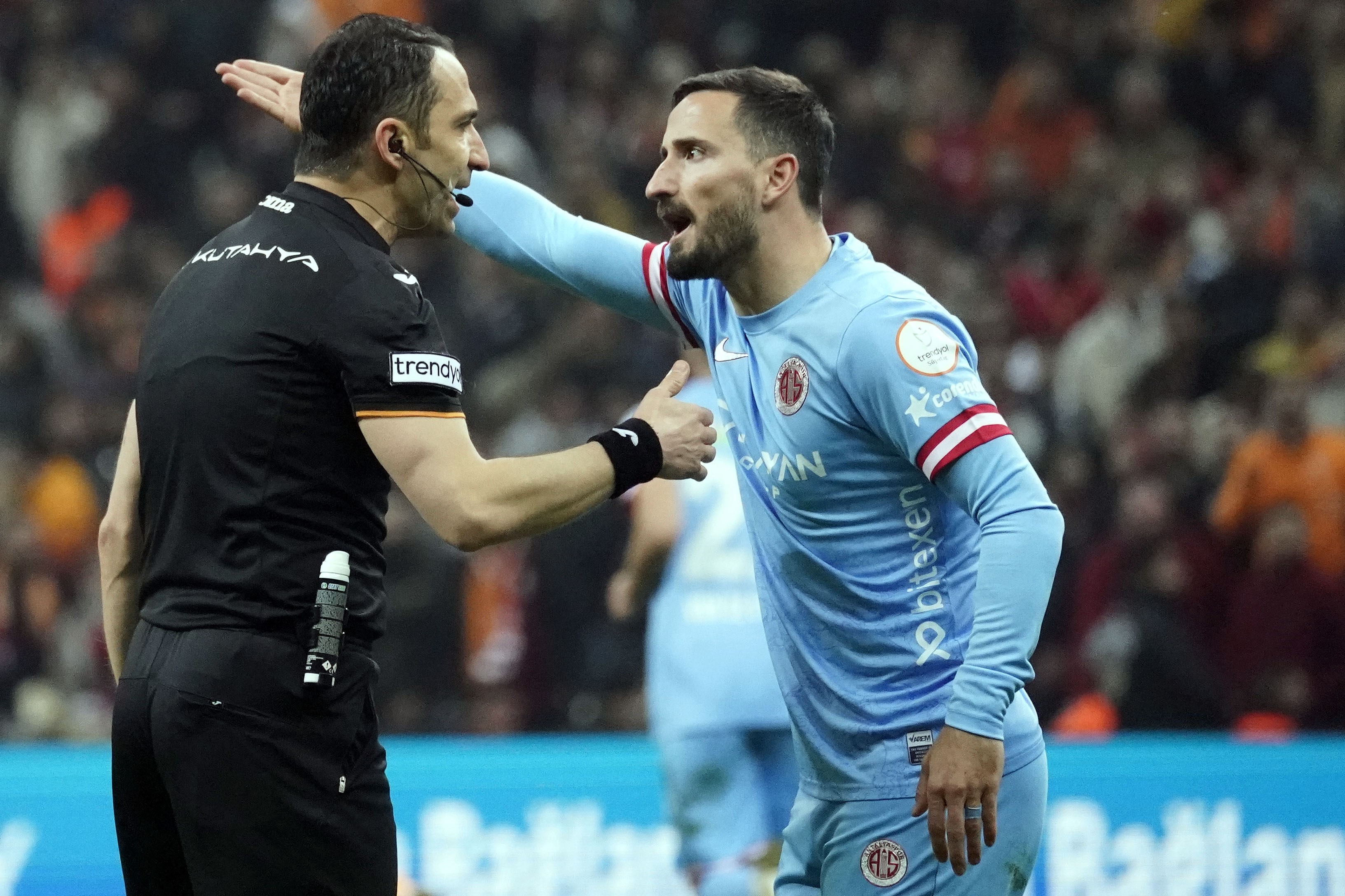 Antalyaspor'da hakem tepkisi!