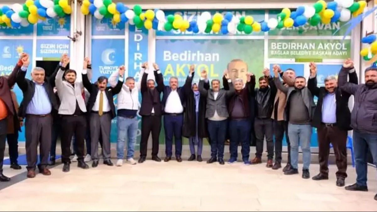 DEVA'da istifa depremi: 50 ki�i AK Parti'ye kat�ld� 