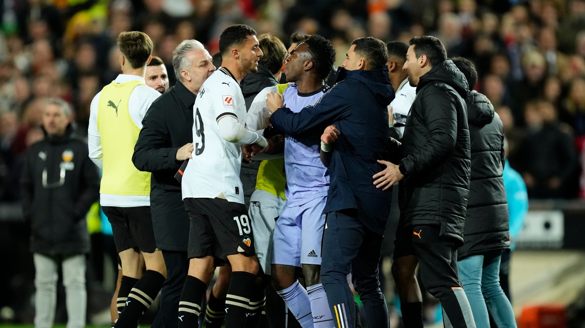 �spanya'da tarihte g�r�lmemi� son! Real Madrid att�, hakem ''Ma�� bitirdim'' dedi