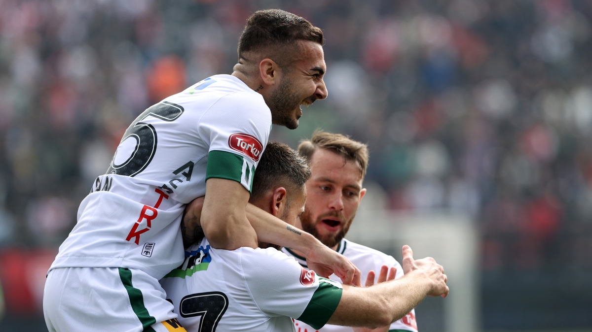 Konyaspor, �stanbul deplasman�ndan galibiyetle d�nd�!