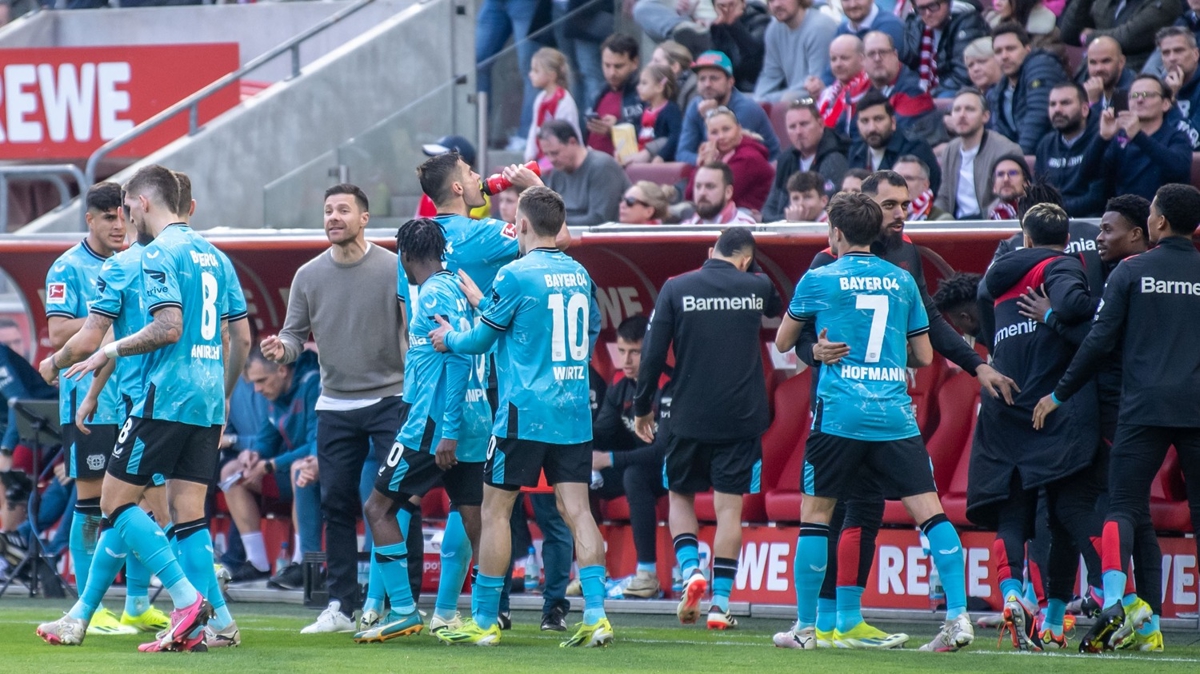 Leverkusen doludizgin lider!