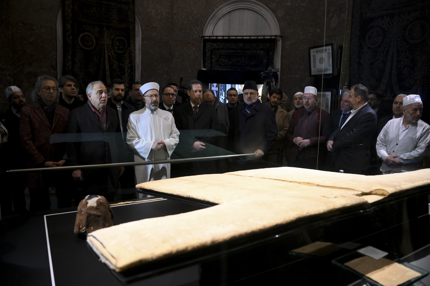 H�rka-i �erif ziyarete a��ld�