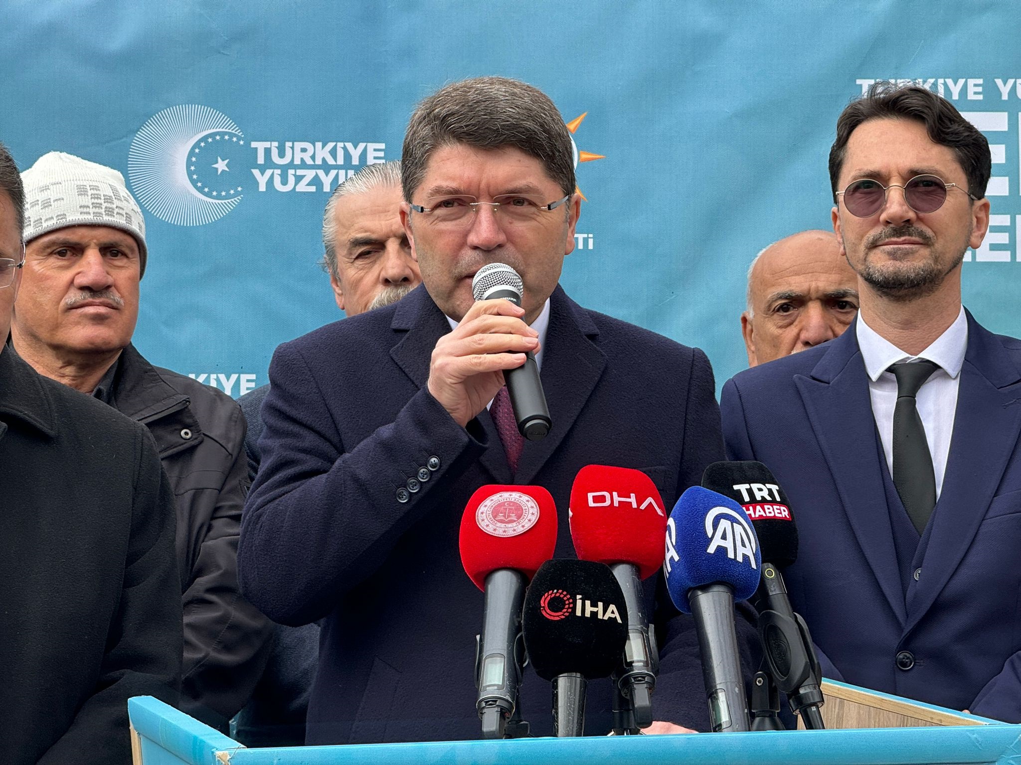 Bakan Tun�'tan �zg�r �zel'e tepki: Bunlar Yass�ada zihniyetidir