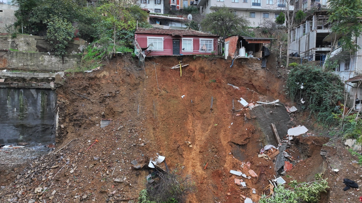 AYM'den izinsiz yap�larla ilgili karar! Anayasa'ya ayk�r� bulundu 