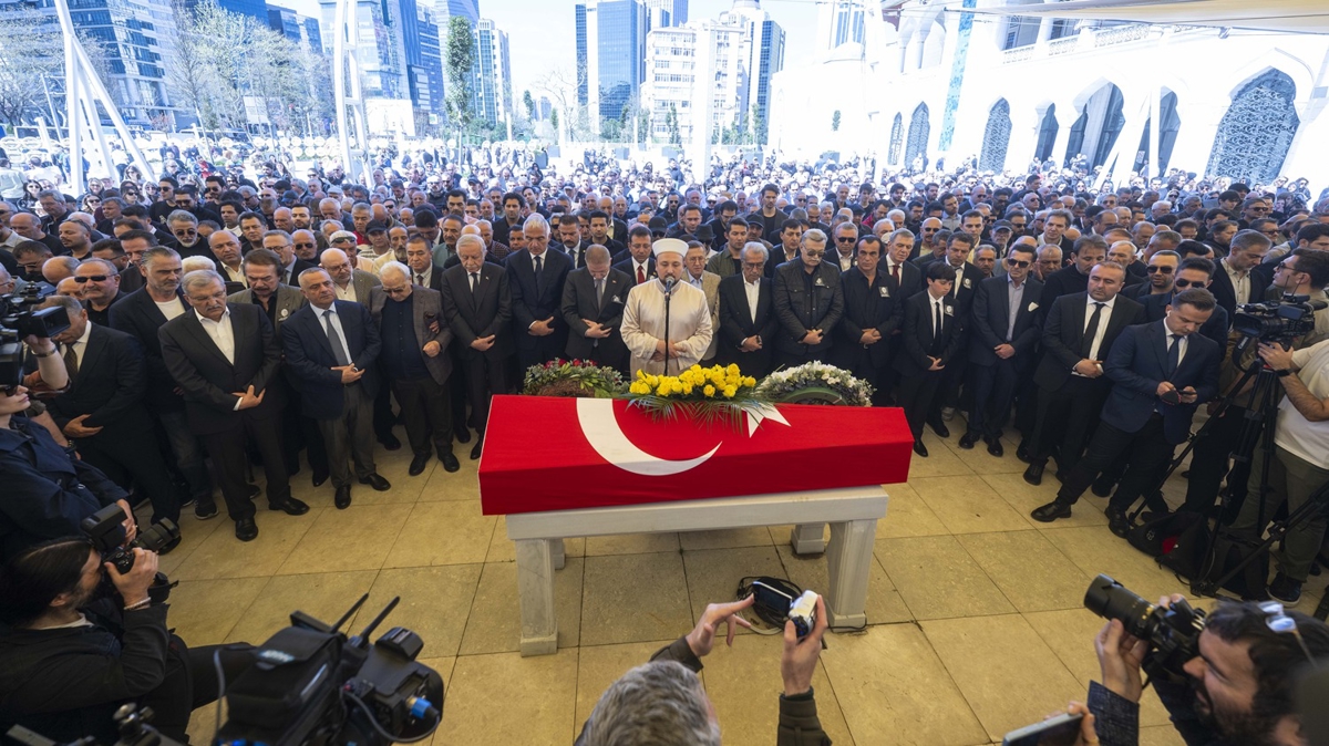 ''Bay Sinema'' T�rker �nano�lu son yolculu�una u�urland�