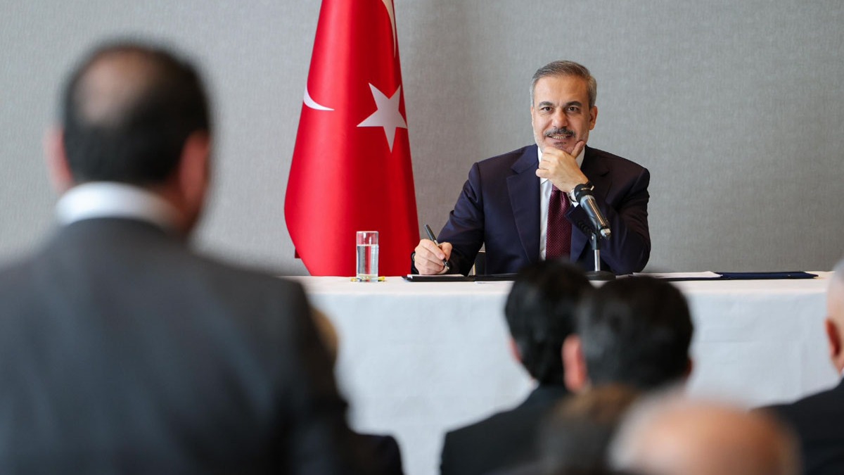 Bakan Fidan, Türk toplumu ve STK temsilcileri ile bir araya geldi