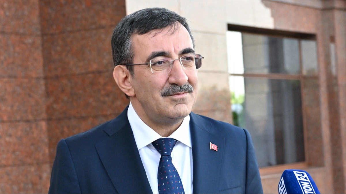 Cumhurba�kan� Yard�mc�s� Y�lmaz enflasyon i�in yaz aylar�n� i�aret etti