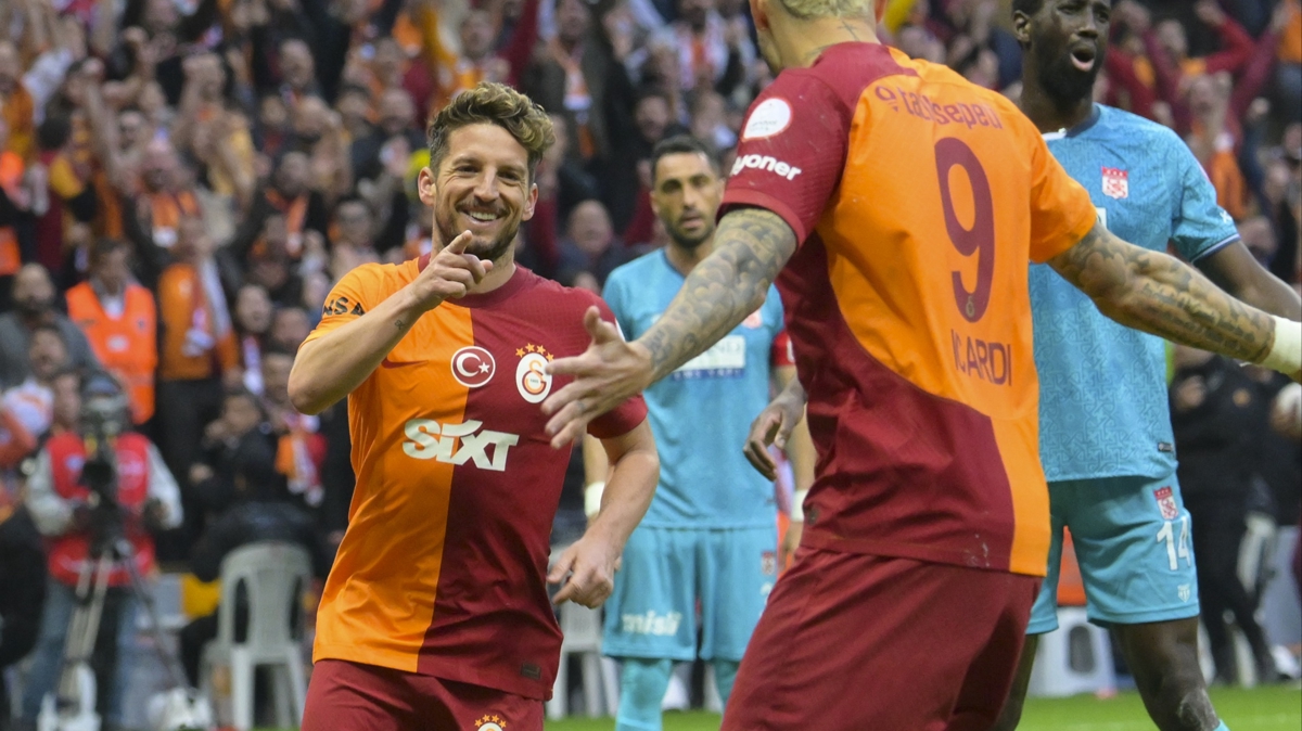 Dries Mertens, Sivasspor kar��s�nda co�tu