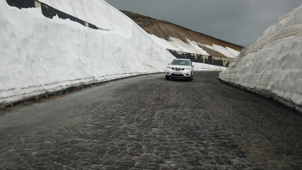 Kar kal�nl��� 5 metreyi buluyor! May�s ay�nda bile turist ak�n�na u�ruyor 