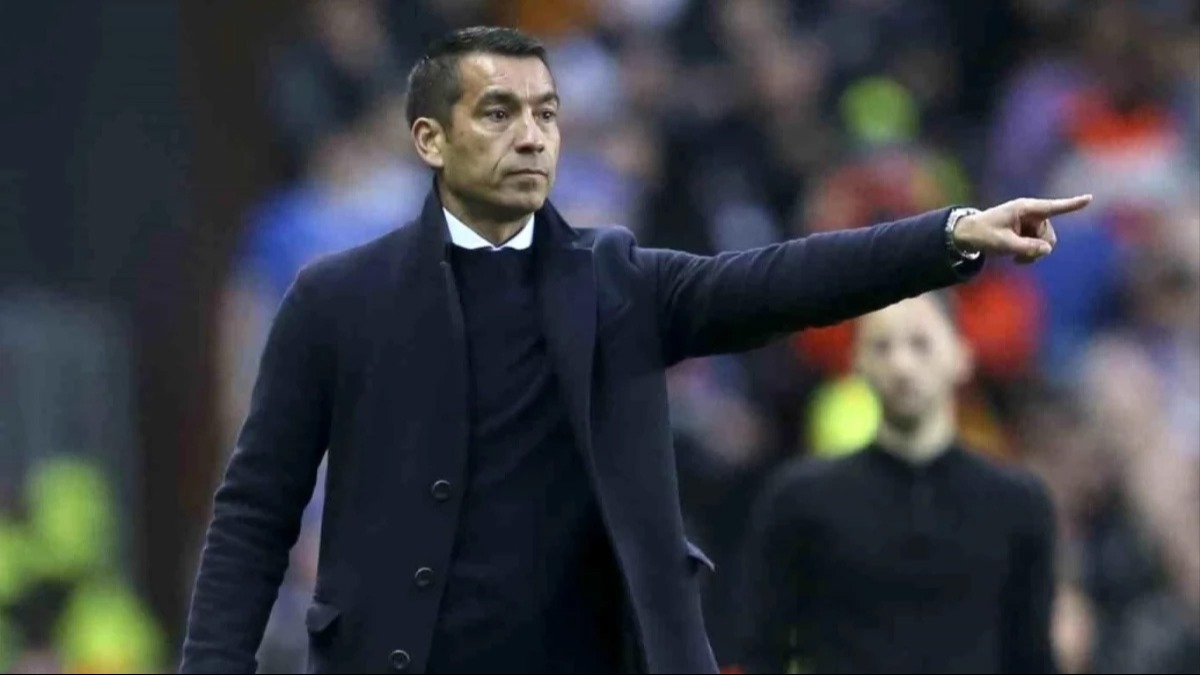 Be�ikta�'ta yeni d�nem ba�lad�! Tak�m Giovanni van Bronckhorst'a emanet 