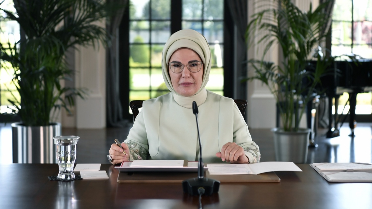 BM toplant�s�nda ba�kanl�k eden Emine Erdo�an: Uygulamay� hayata ge�irmeyi �neriyorum