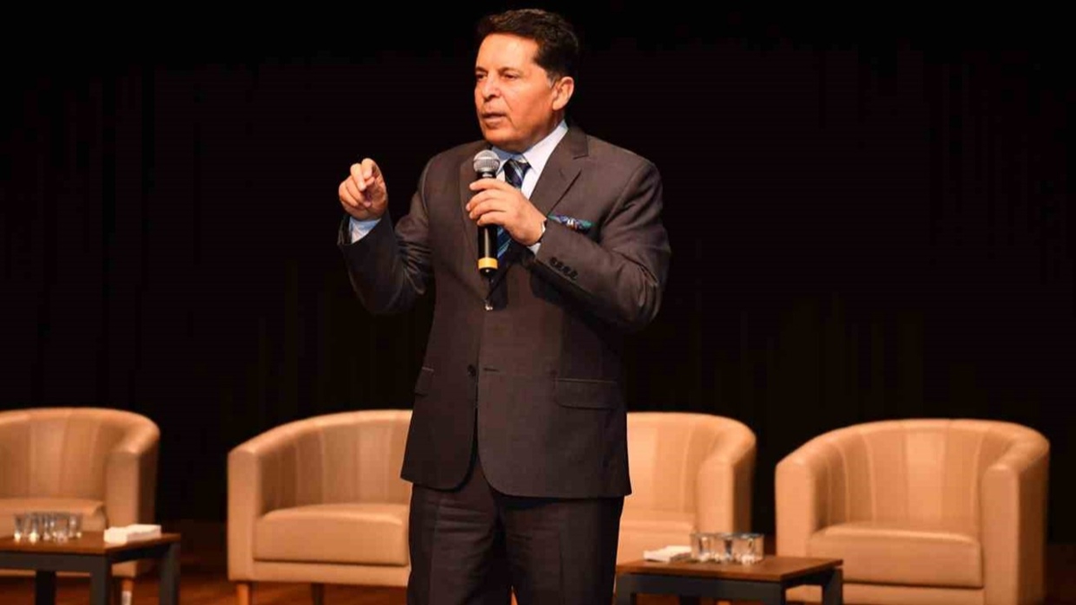 CHP'de aile belediyecili�i h�z kesmiyor! Kay�nbiraderini m�d�r yapt�, savunmas� �a�k�na �evirdi