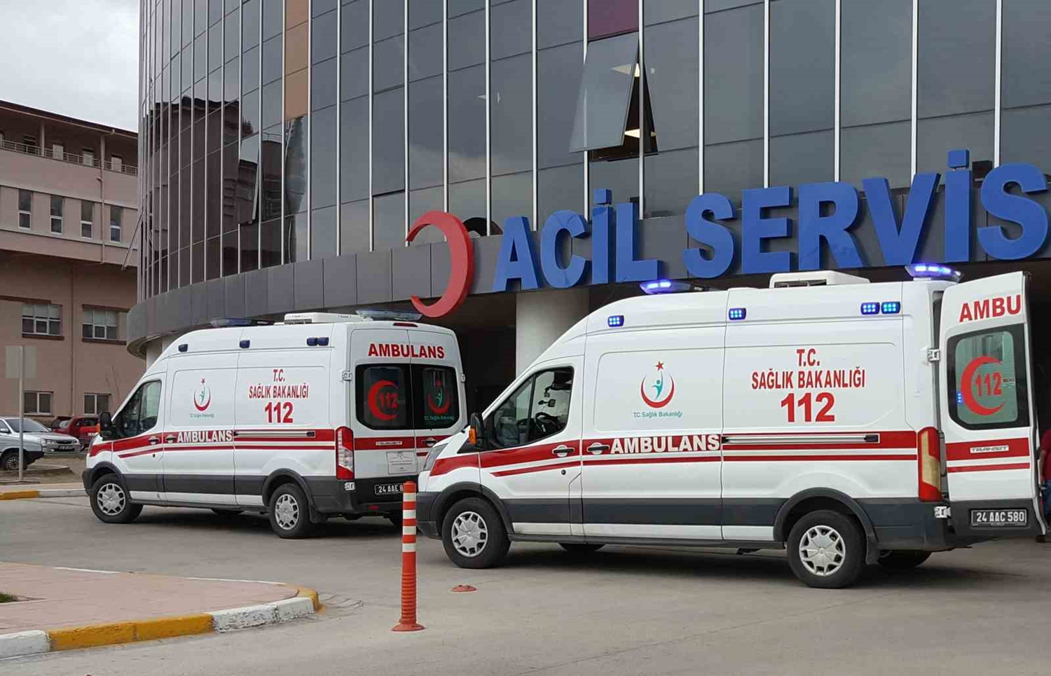 Erzincan yolunda feci kaza: 9 ki�i yaraland�