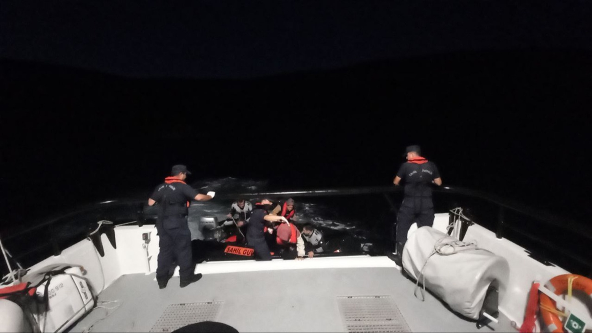 �e�me a��klar�ndaki adada mahsur kalan 10'u �ocuk 24 d�zensiz g��men kurtar�ld�