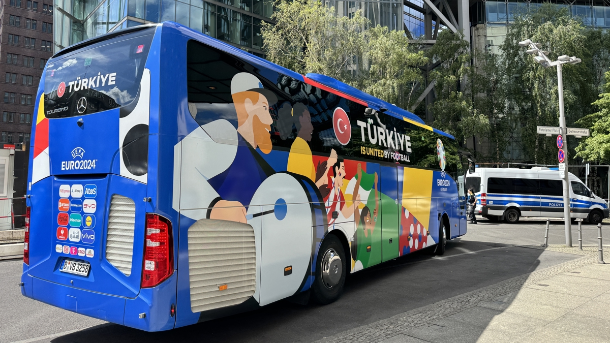 A Milli Futbol Tak�m�, Berlin'den ayr�ld�