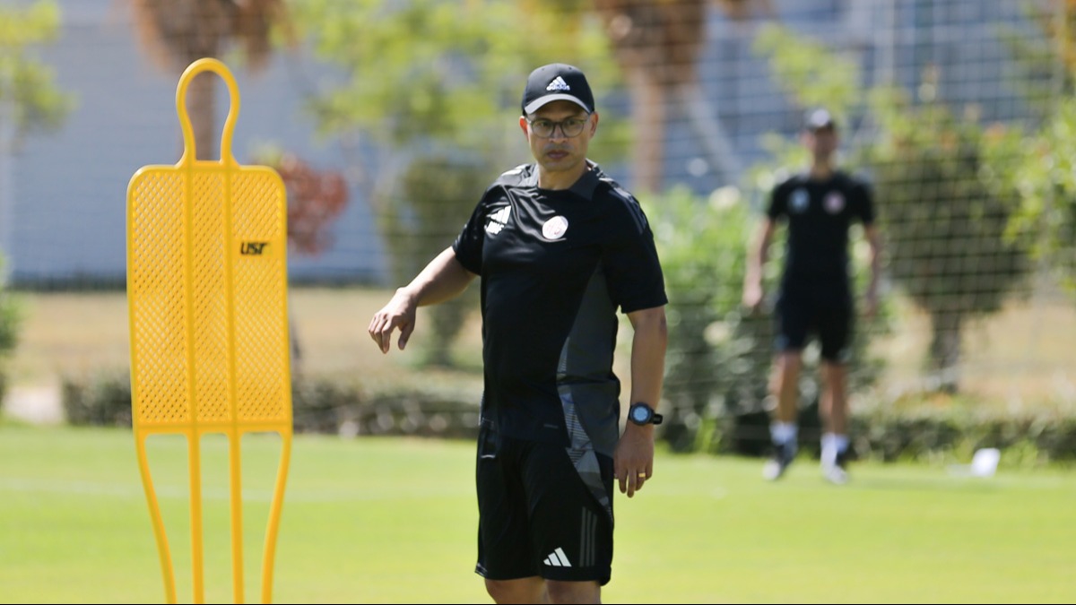 Alex de Souza'n�n tak�m� yeni sezon haz�rl�klar�na ba�lad�