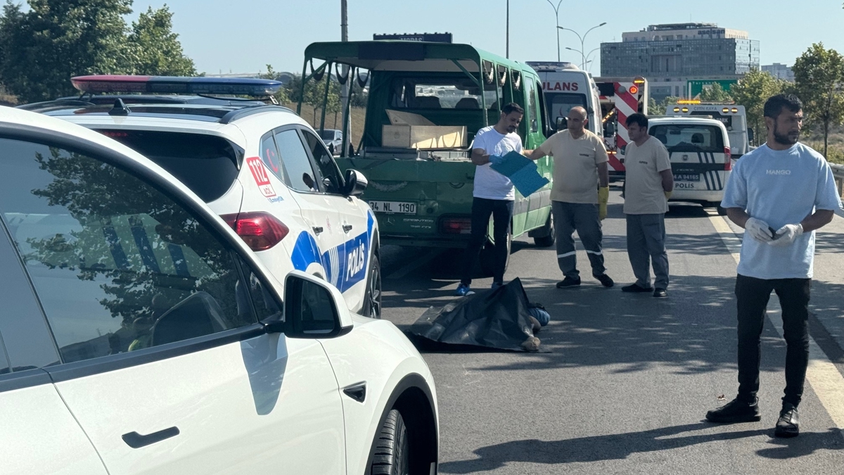 Arac�ndan inip yola atlayan adam hayat�n� kaybetti