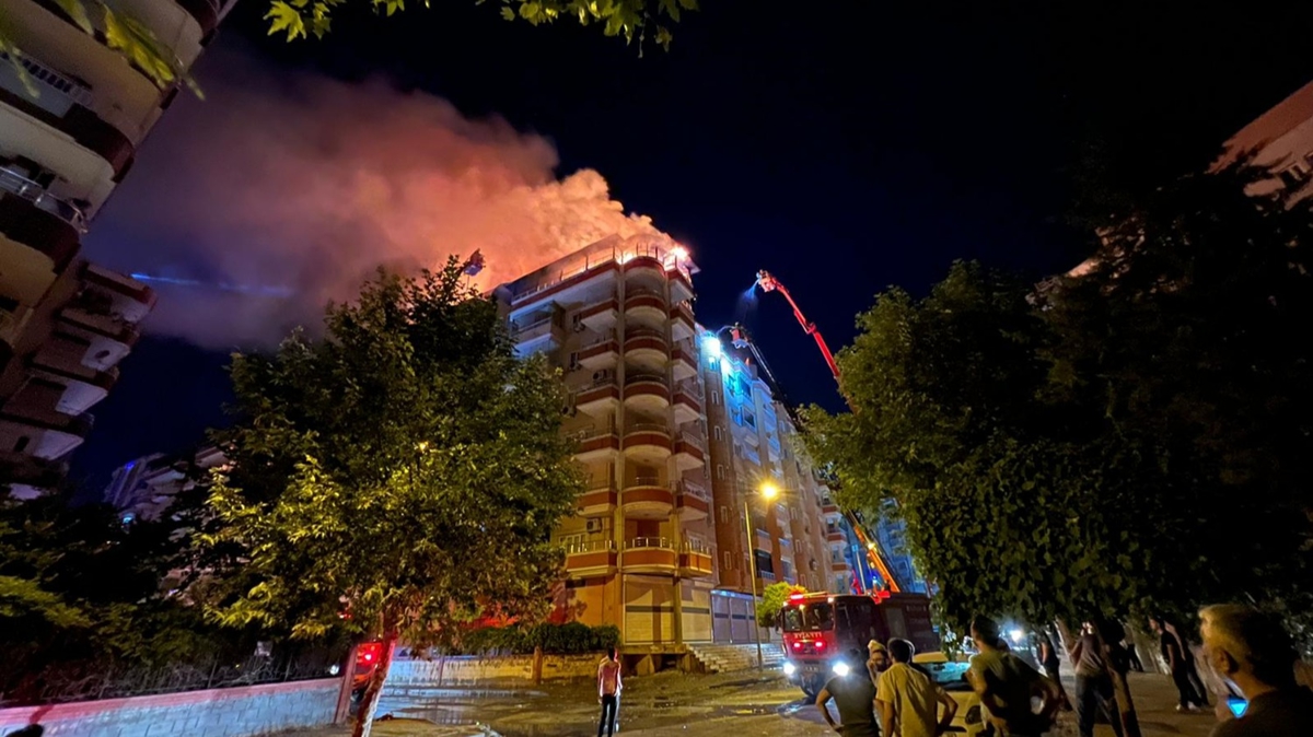 Batman'da apartman�n teras kat�nda yang�n 