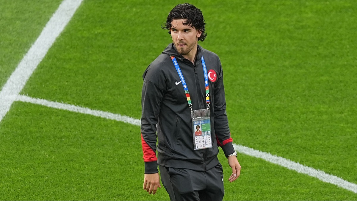 Hollanda ma�� sonras� Ferdi Kad�o�lu i�in dikkat �eken yorum! ''Son d�d�kle d�nyan�n en pahal� oyuncusu oldu''