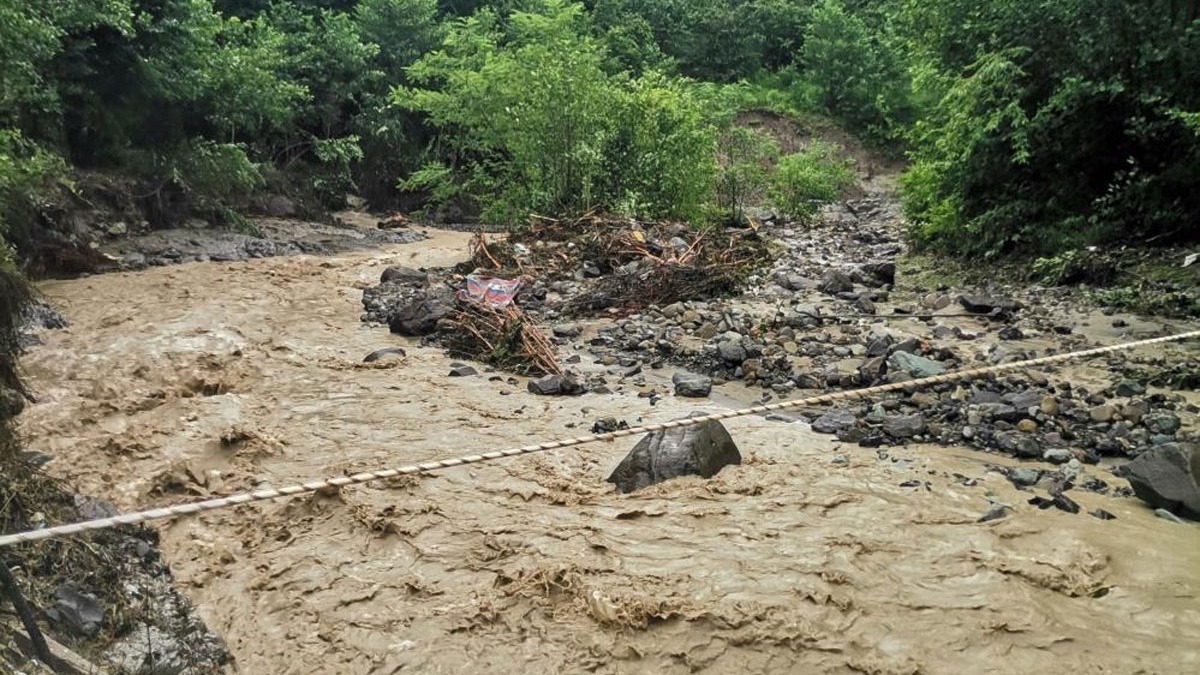 �ki ilimizde sel felaketi: Can kay�plar� var