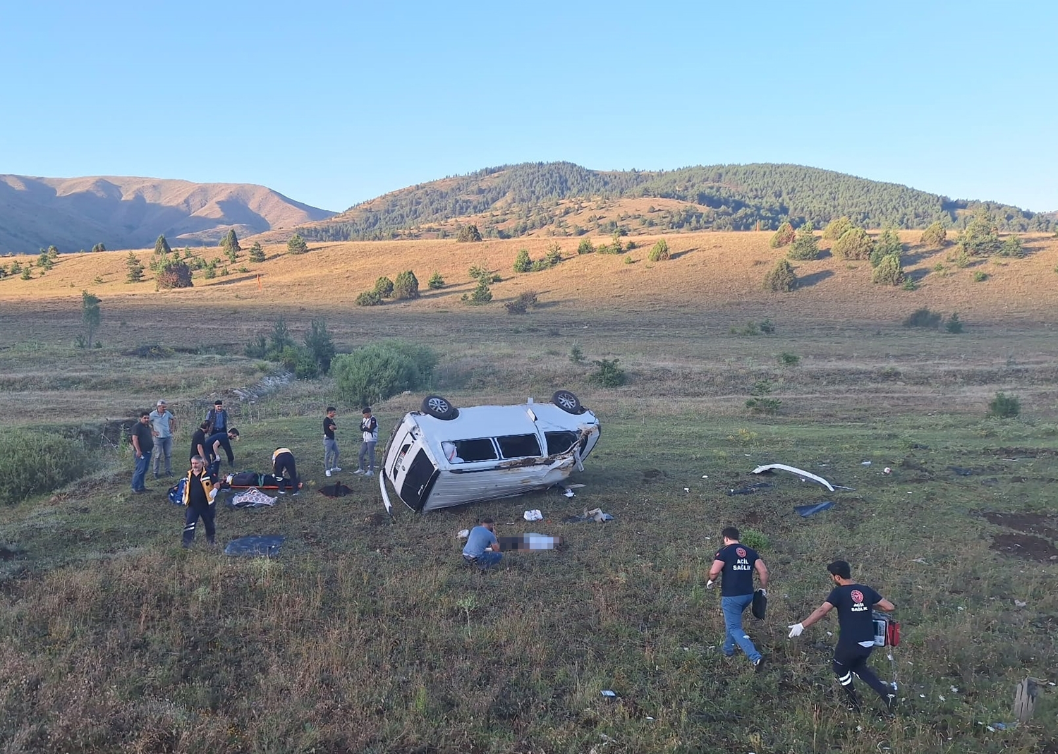 Erzincan'da minib�s devrildi: 1 �l�