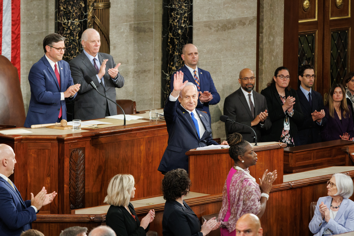 'Netanyahu'nun ayakta alk��lanmas� insanl�k ad�na bir utan� tablosu olarak tarihe ge�mi�tir'