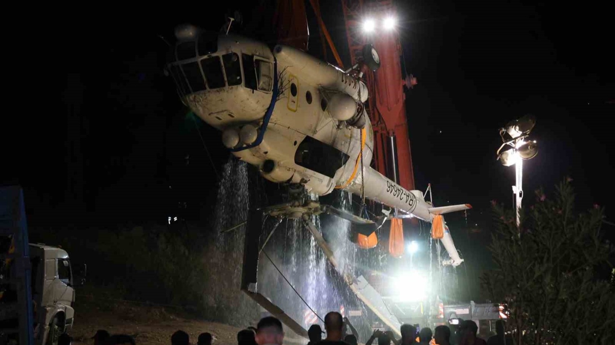 Helikopter enkaz� ba�ar�yla ��kar�ld�! Rus heyeti �al��may� hayranl�kla izledi