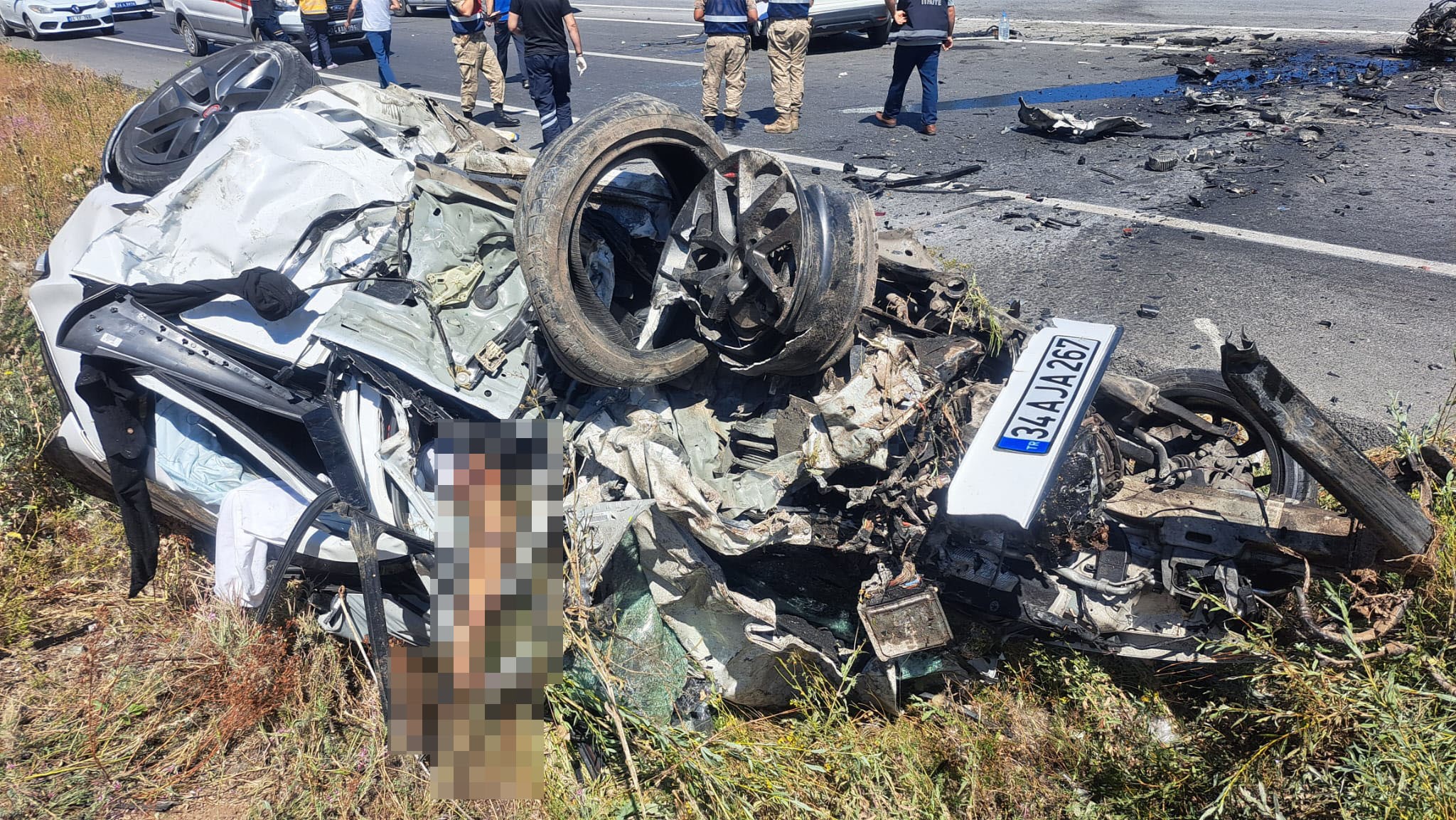 Erzincan'da trafik kazas�: 3 �l�