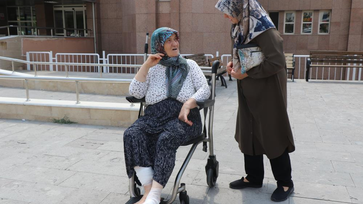 Ba��bo� k�peklerin sald�rd��� kad�n o korkun� anlar� anlatt�
