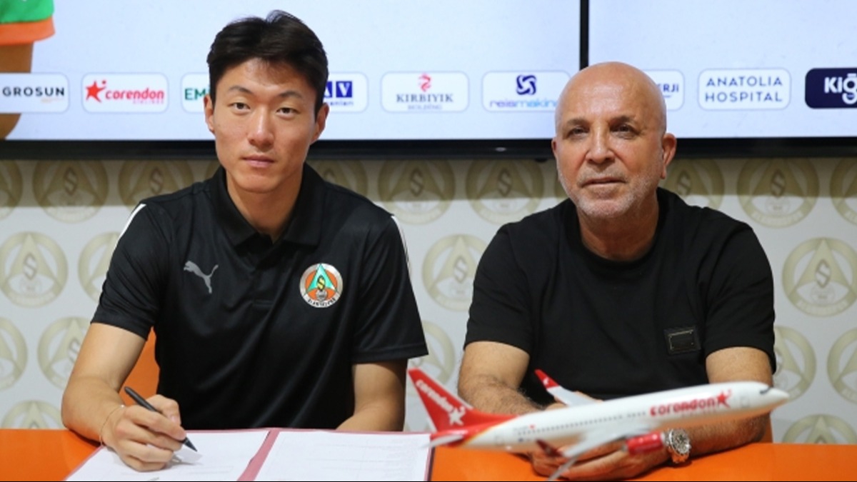 Alanyaspor yeni transferi ile s�zle�me imzalad�!