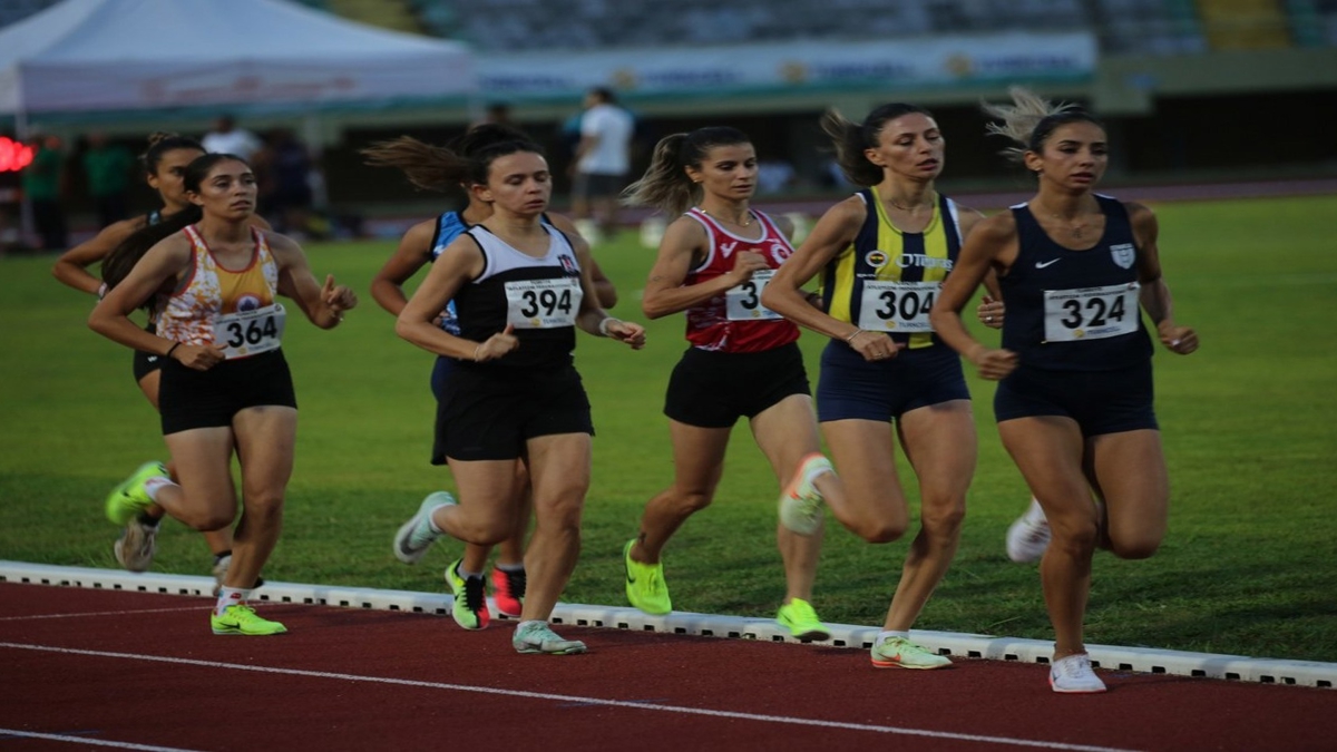 ENKA Atletizm Tak�m� Turkcell S�per Lig'de birincilik elde etti!