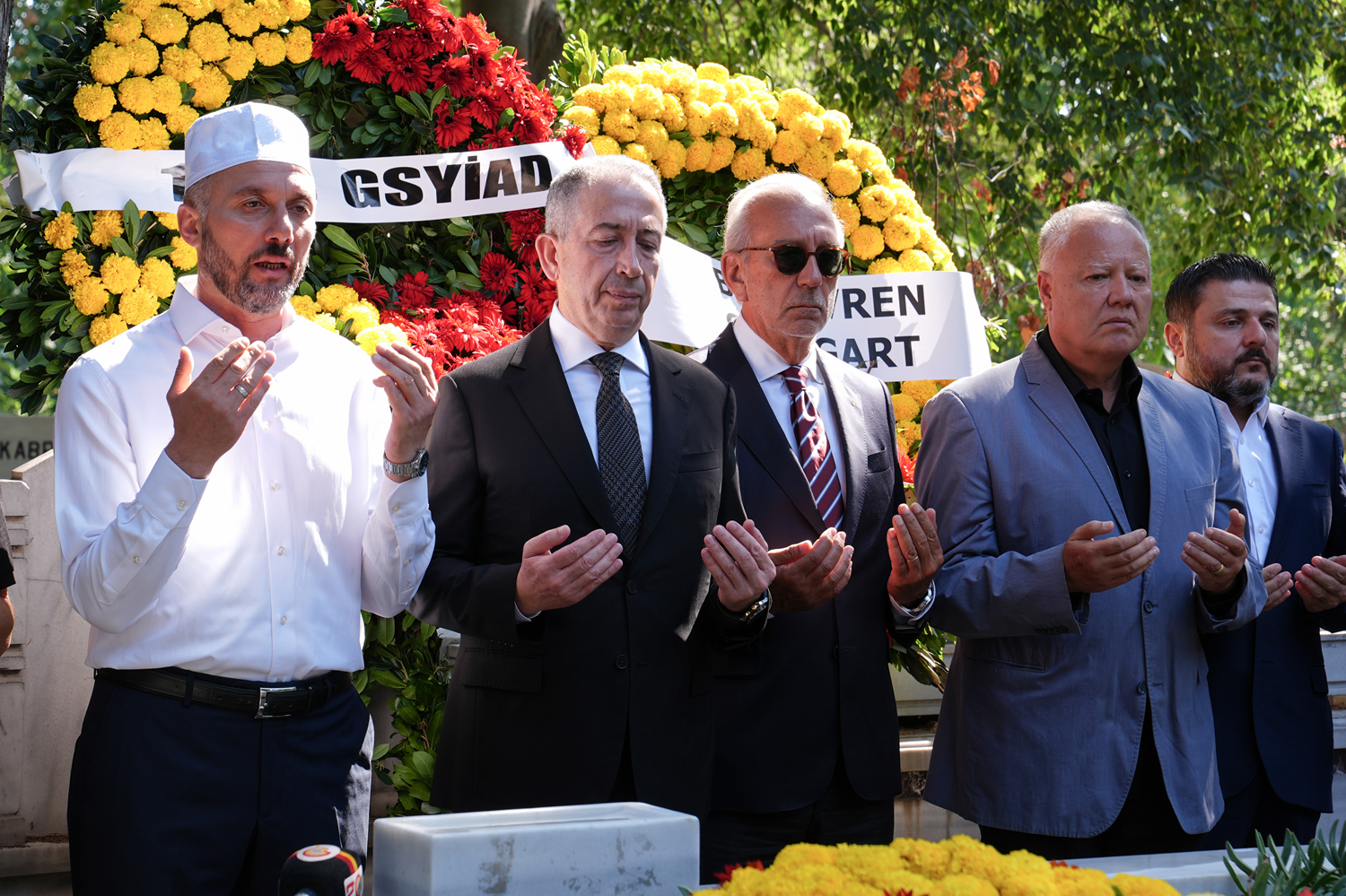 Metin Oktay, kabri ba��nda an�ld�