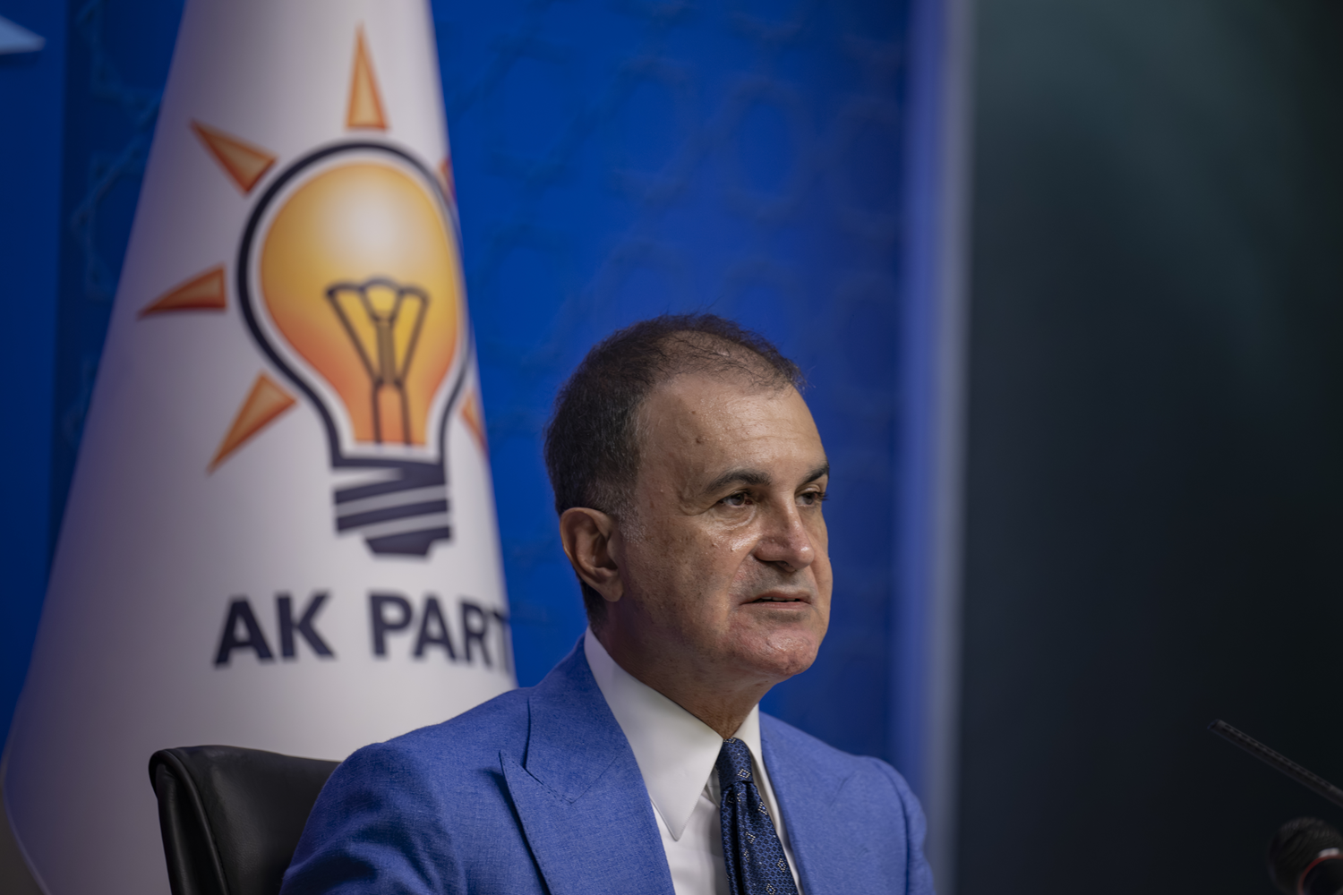 AK Parti S�zc�s� �elik: T�m m�dahaleleri lanetliyoruz