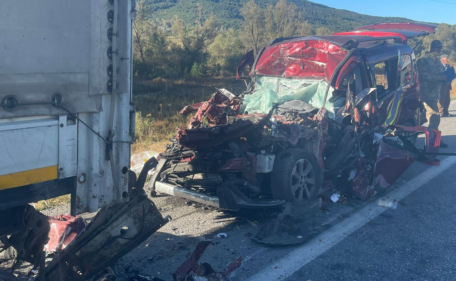Erzincan'da korkun� kaza: 3 �l�, 2 a��r yaral�